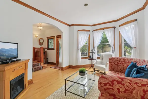 2559 N Saint Louis Avenue, Chicago, IL 60647