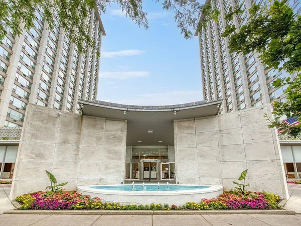 3600 N Lake Shore DR #207
