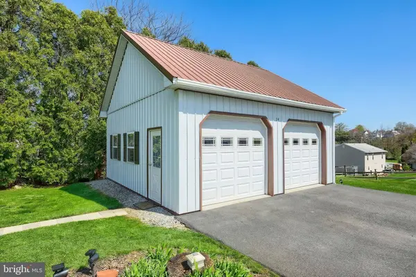 34 MILL ST, Stewartstown, PA 17363