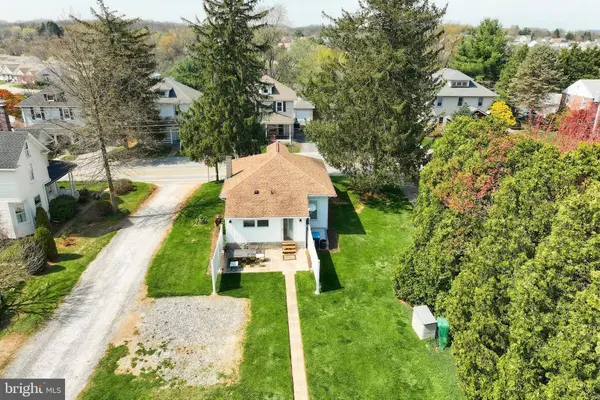 34 MILL ST, Stewartstown, PA 17363