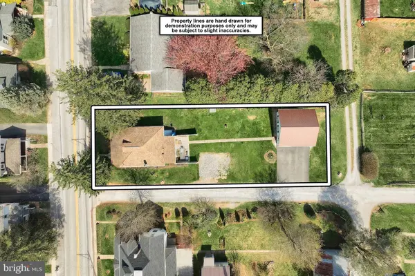 34 MILL ST, Stewartstown, PA 17363