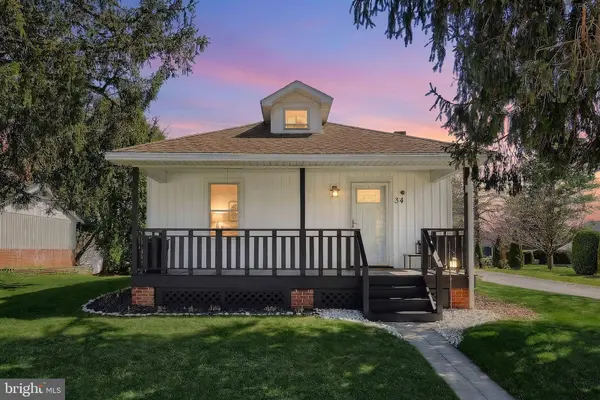 34 MILL ST, Stewartstown, PA 17363