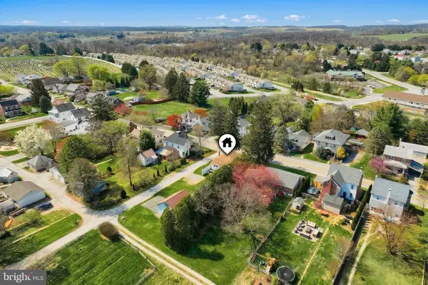 34 MILL ST, Stewartstown, PA 17363