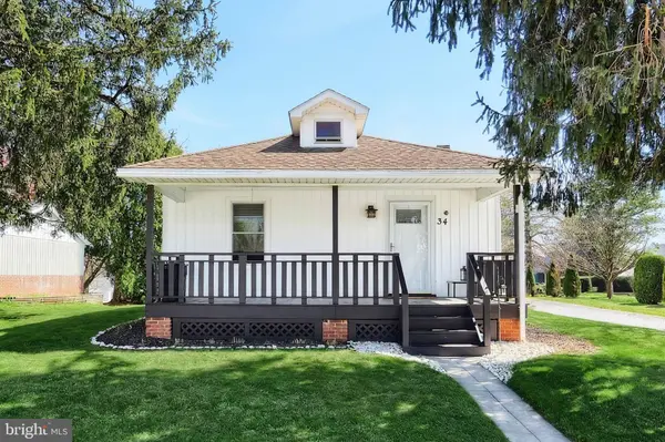 34 MILL ST, Stewartstown, PA 17363