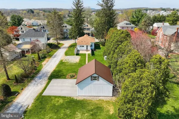 34 MILL ST, Stewartstown, PA 17363