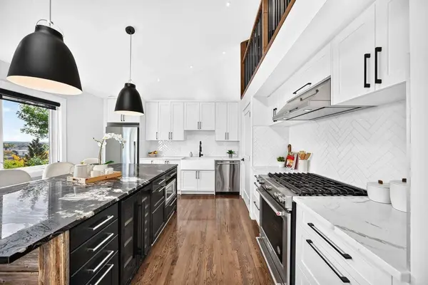 328 3 ST NE, Calgary, AB T2E 7W5
