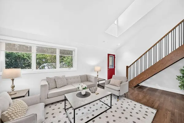 328 3 ST NE, Calgary, AB T2E 7W5