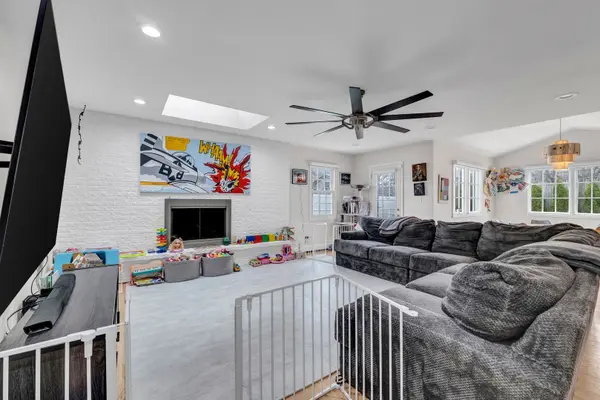1432 Executive Ln, Glenview, IL 60026-1534