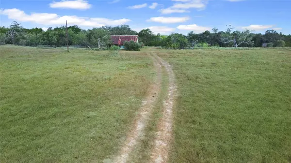 171 Flower Hill RD, Smithville, TX 78957