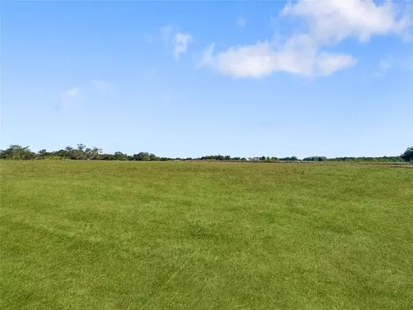 171 Flower Hill RD, Smithville, TX 78957