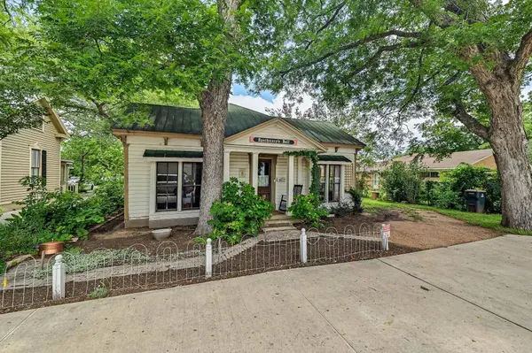 805 Main ST, Bastrop, TX 78602
