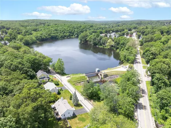 153 Grandview AVE, Lincoln, RI 02865