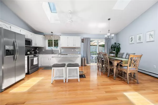 153 Grandview AVE, Lincoln, RI 02865