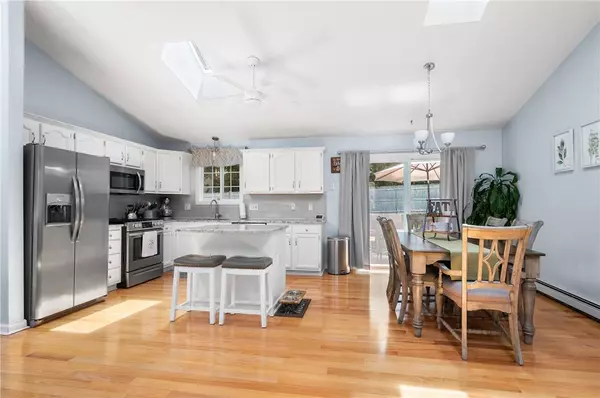 153 Grandview AVE, Lincoln, RI 02865