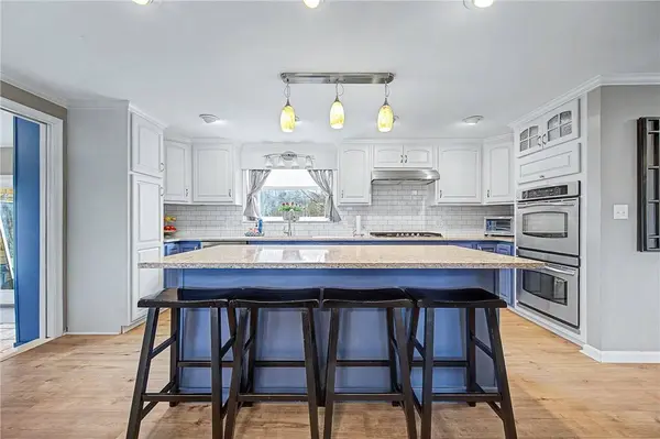 385 W Wrentham RD, Cumberland, RI 02864