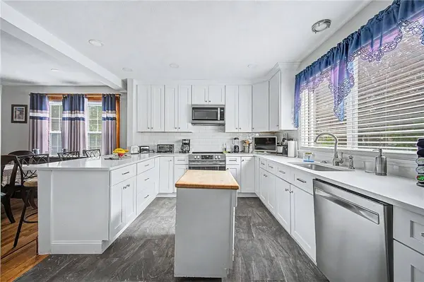 3288 Mendon RD, Cumberland, RI 02864