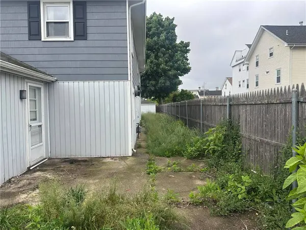 39 Locust ST, Pawtucket, RI 02860