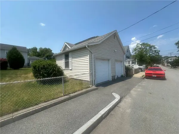 105 Winter ST, Lincoln, RI 02838