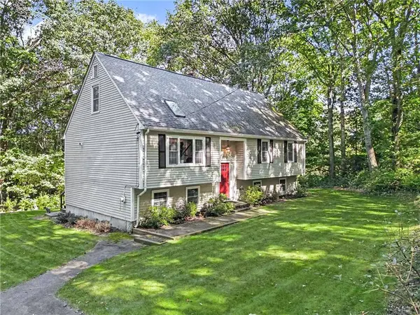 39 Cook RD, Cumberland, RI 02864