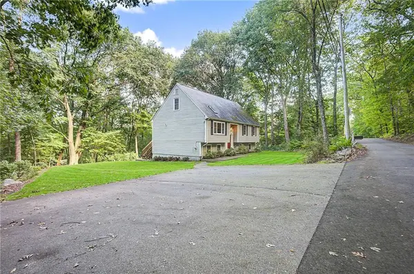 39 Cook RD, Cumberland, RI 02864