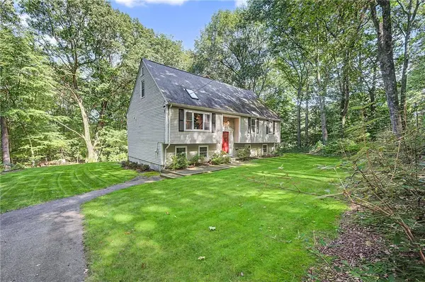 39 Cook RD, Cumberland, RI 02864