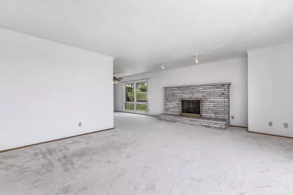 464 W Columbia Avenue, Stockton, IL 61085