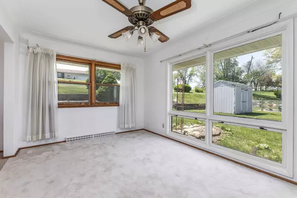 464 W Columbia Avenue, Stockton, IL 61085