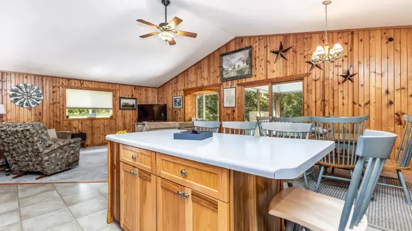 9A211 Walnut Lane, Apple River, IL 61001