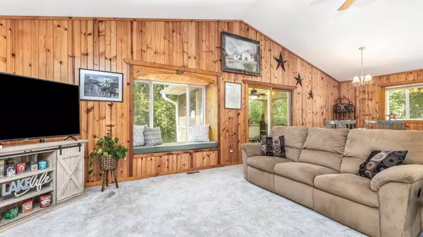 9A211 Walnut Lane, Apple River, IL 61001