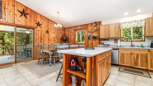 9A211 Walnut Lane, Apple River, IL 61001