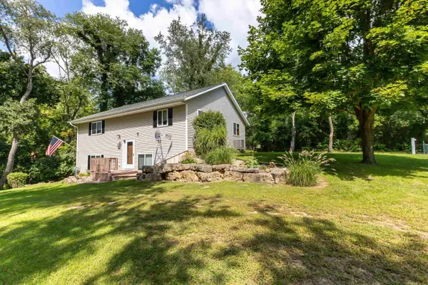 9A211 Walnut Lane, Apple River, IL 61001