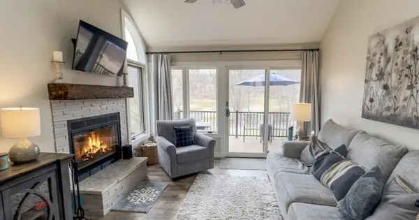 7 Creekwood, Galena, IL 61036