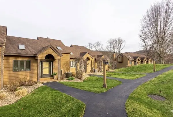 7 Creekwood, Galena, IL 61036