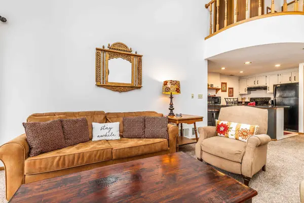 23 Oak Glen Drive, Galena, IL 61036