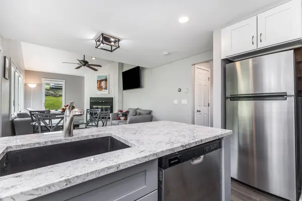 10 Farmstead Drive, Galena, IL 61036