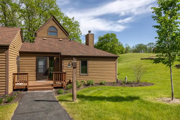 10 Farmstead Drive, Galena, IL 61036