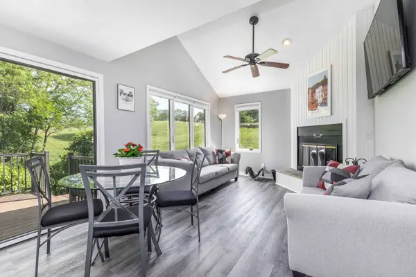 10 Farmstead Drive, Galena, IL 61036