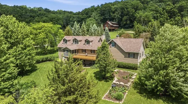 51 Shenandoah Dr, Galena, IL 61036