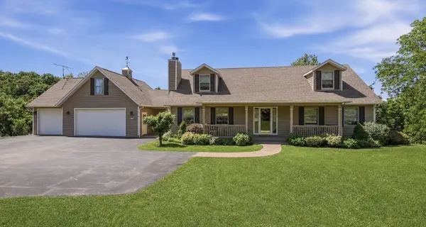 51 Shenandoah Dr, Galena, IL 61036
