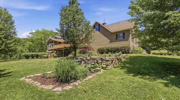 51 Shenandoah Dr, Galena, IL 61036