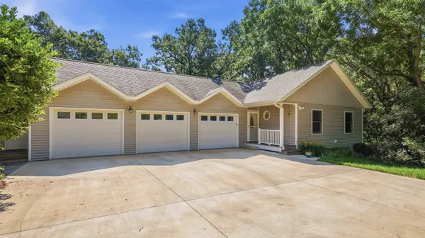 6A6 Hampton Court, Apple River, IL 61001