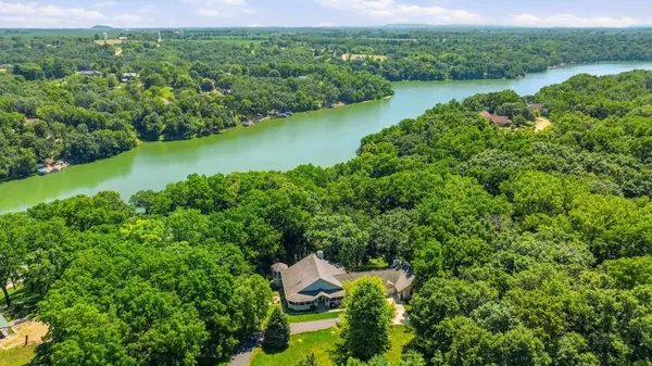 6A6 Hampton Court, Apple River, IL 61001