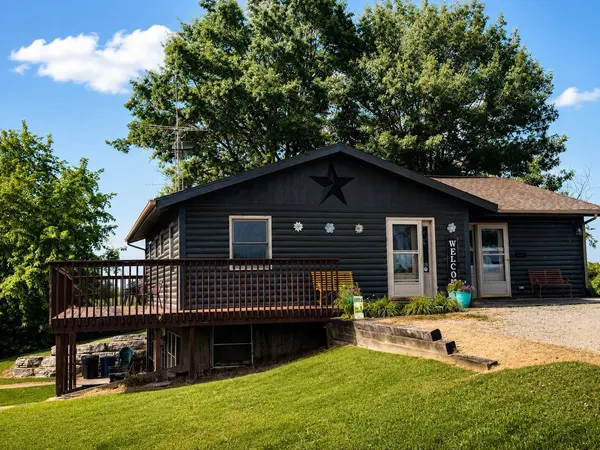 3505 Apple Canyon Road, Apple River, IL 61001