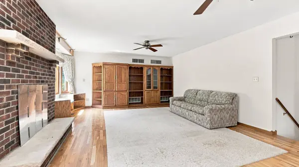 1135 W Menzemer, Elizabeth, IL 61028