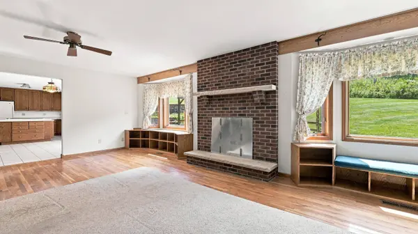 1135 W Menzemer, Elizabeth, IL 61028