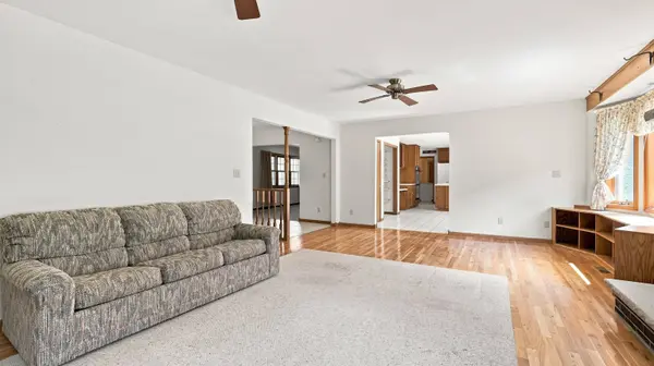 1135 W Menzemer, Elizabeth, IL 61028