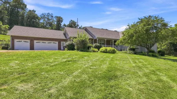 1135 W Menzemer