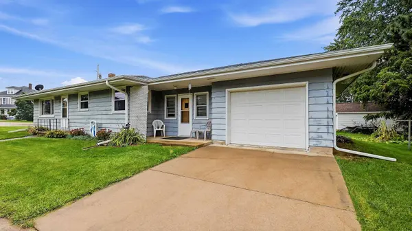 101 Clark Street, Warren, IL 61087