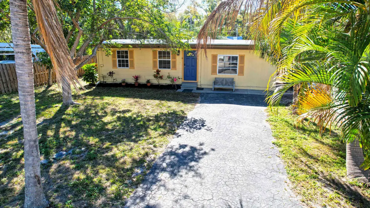 2342 Margaret St, Sarasota, FL 34237-3518