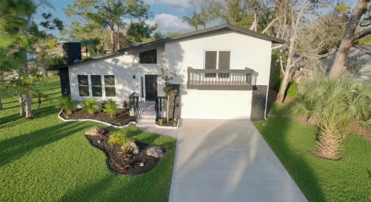 5667 Creekwood Dr, Sarasota, FL 34233-1510